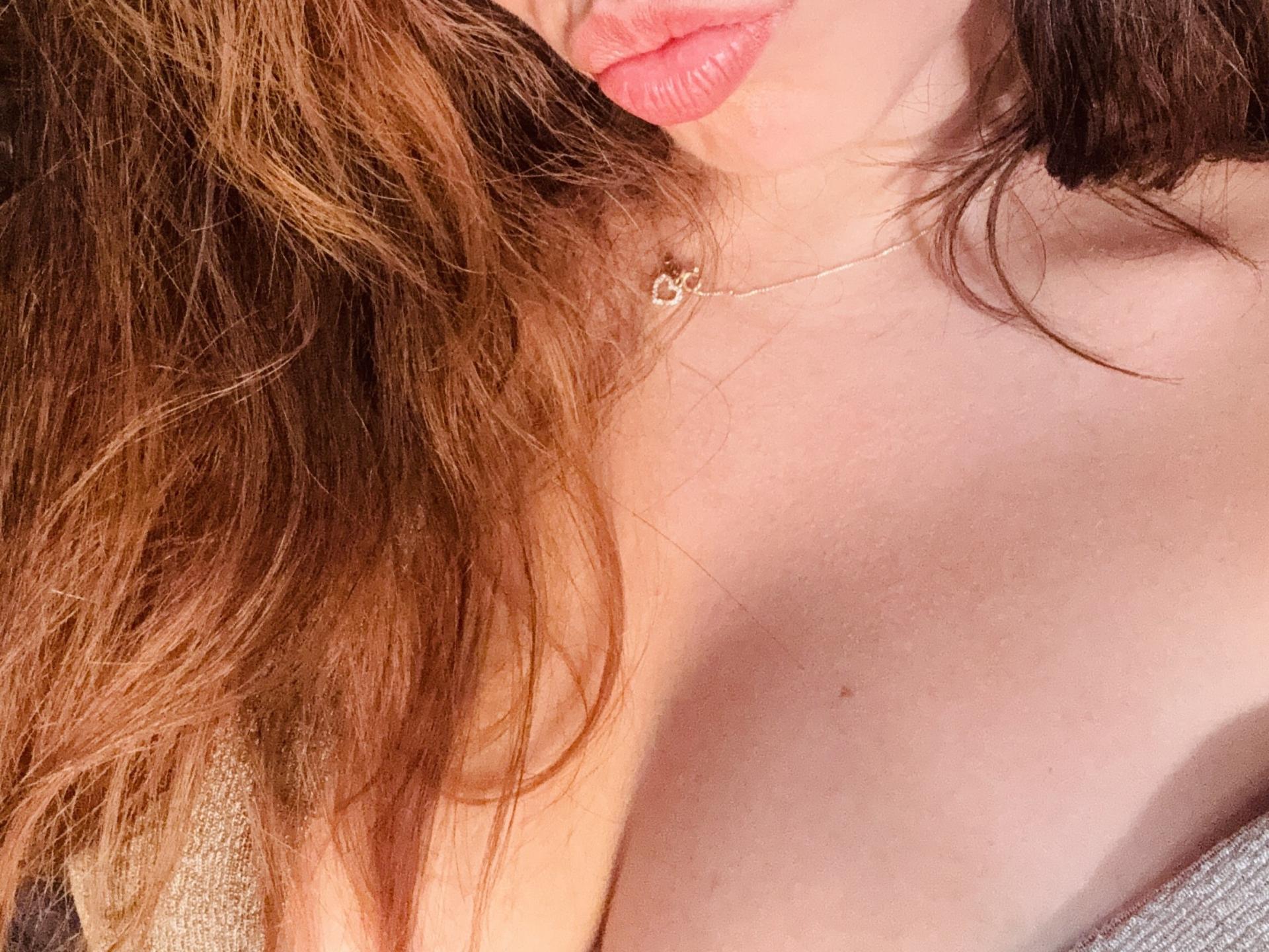 Image of cam model SofieWhite from XloveCam