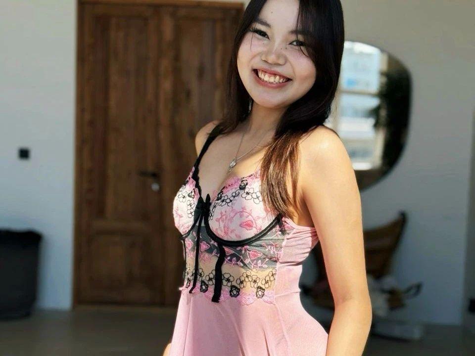 Image of cam model Sakura-hot from XloveCam