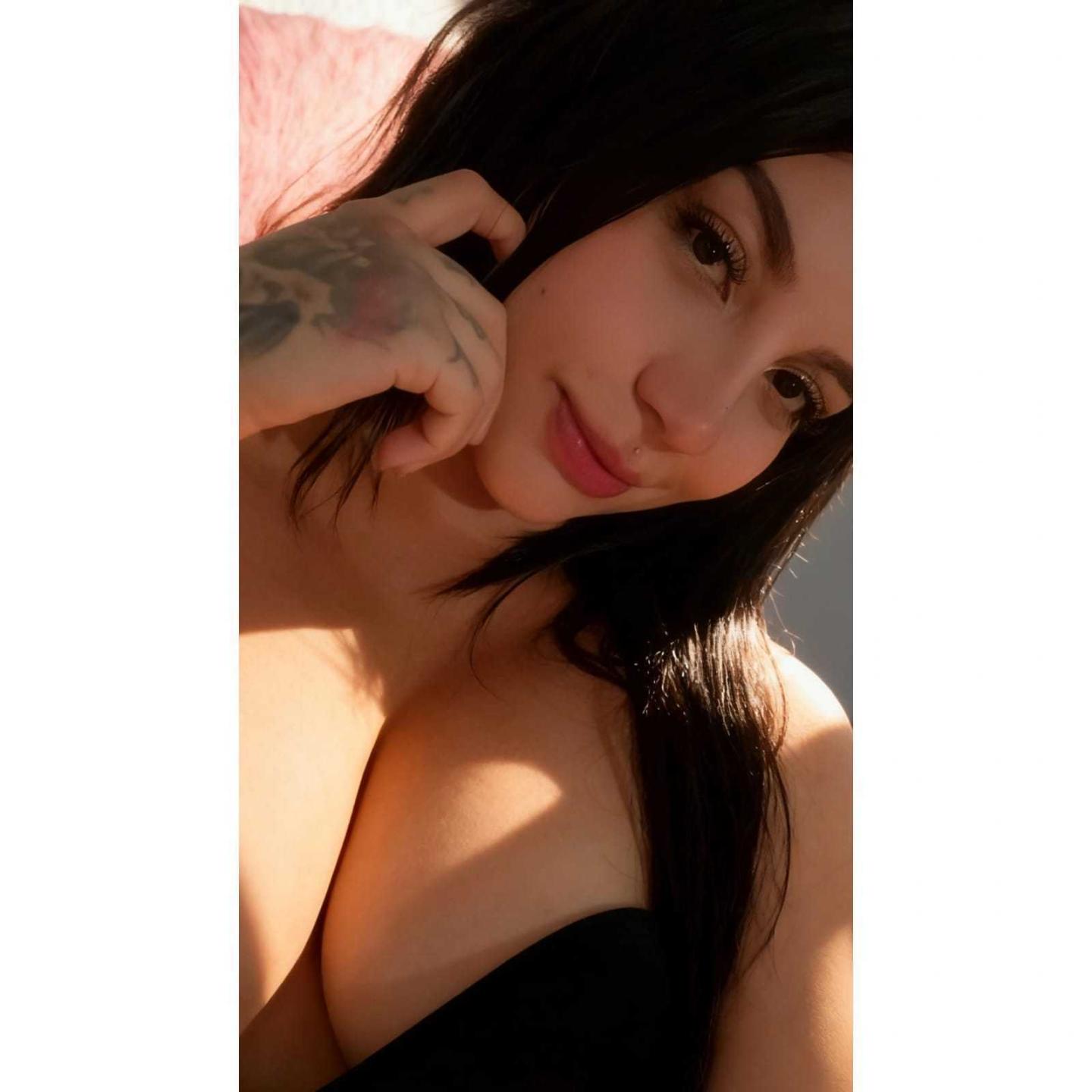 Image of cam model SamanthaLune from XloveCam