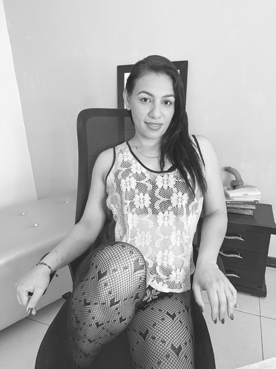 Image of cam model CamilleRiver from XloveCam