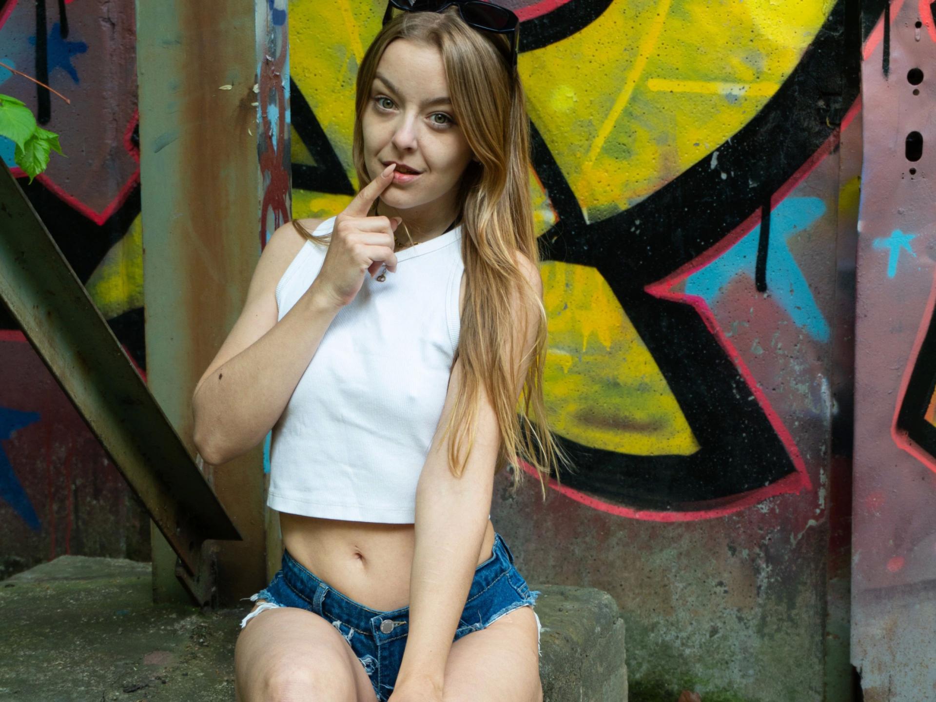 Image of cam model lanarayes-hot from XloveCam