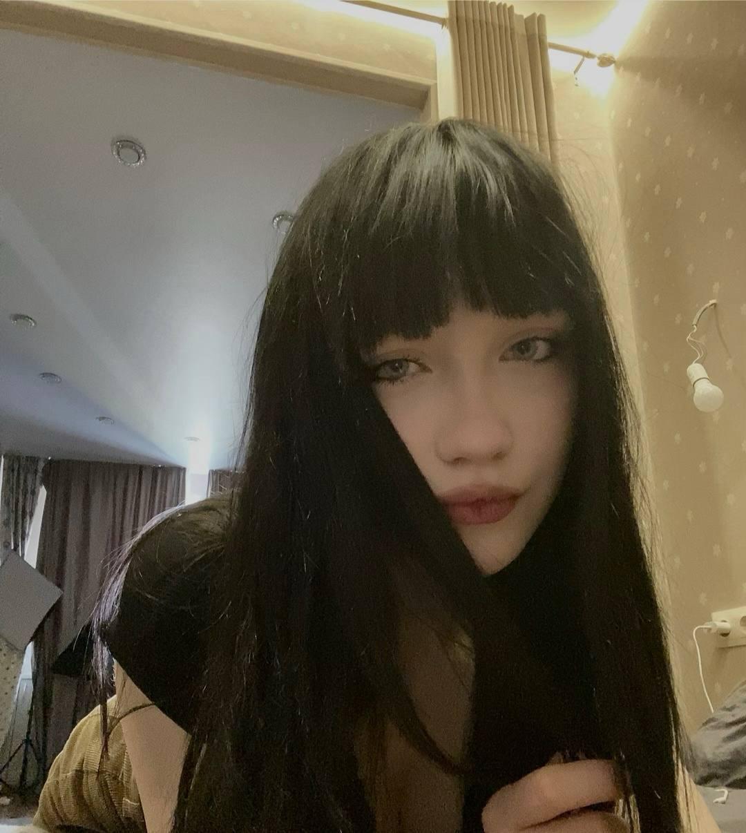 Image of cam model SantinaSahm from XloveCam