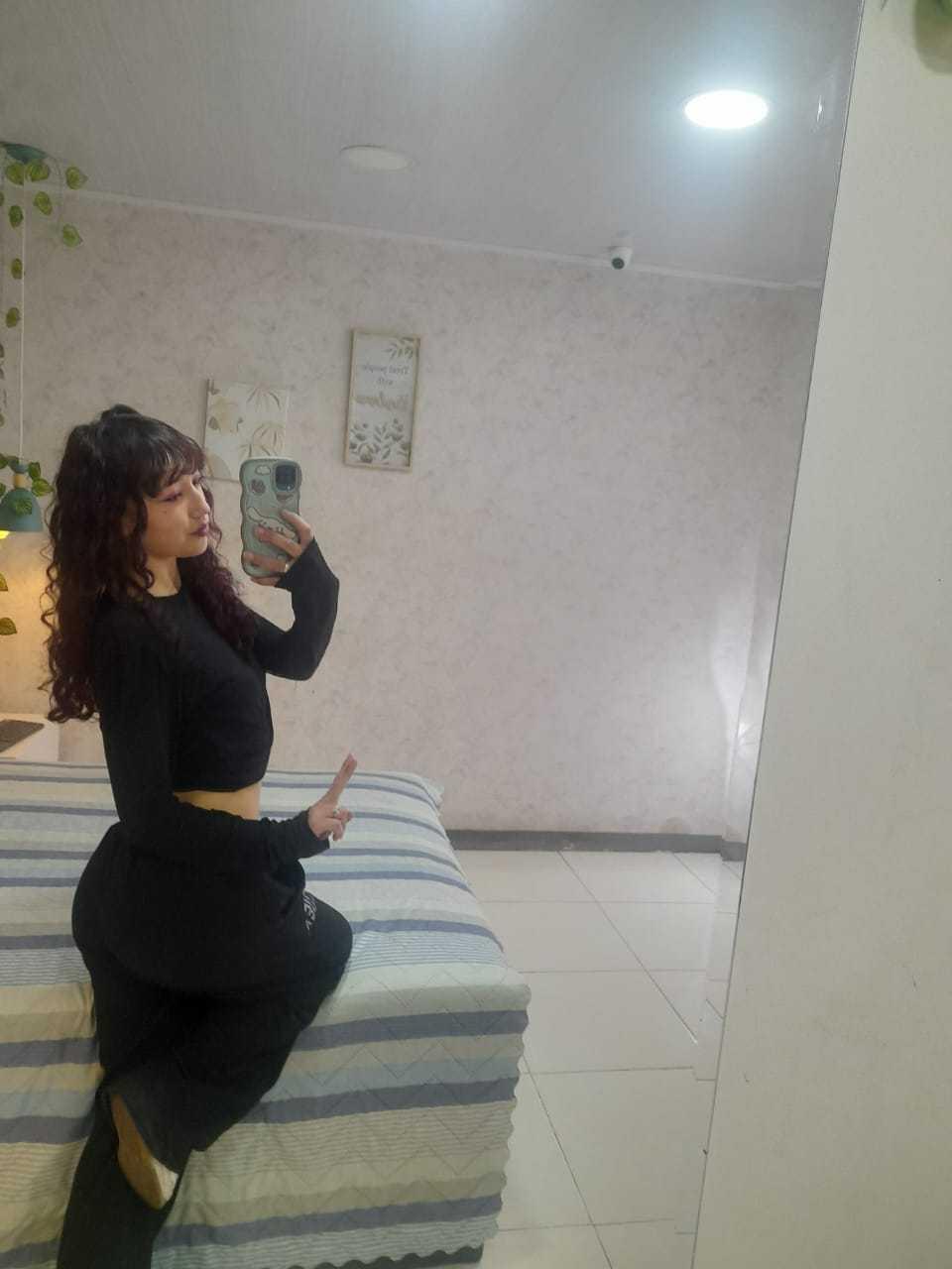 Image of cam model LilyDickenson from XloveCam