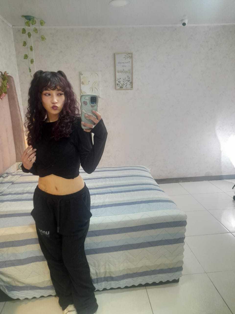 Image of cam model LilyDickenson from XloveCam
