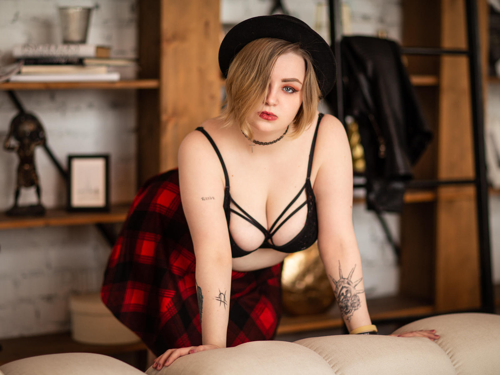 Image of cam model MissEmmar from XloveCam