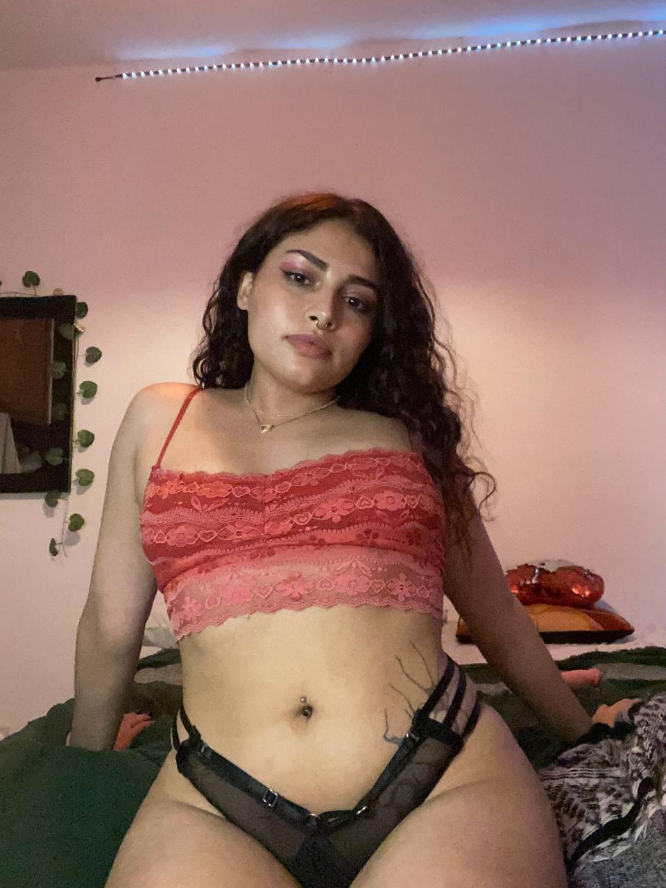 Image of cam model SweetSolei69 from XloveCam