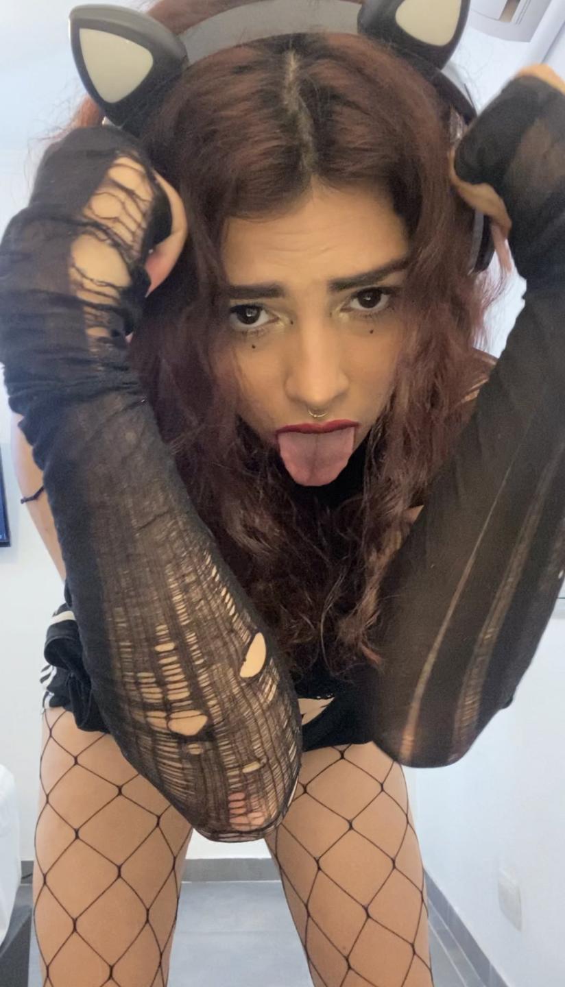 Image of cam model SweetSolei69 from XloveCam