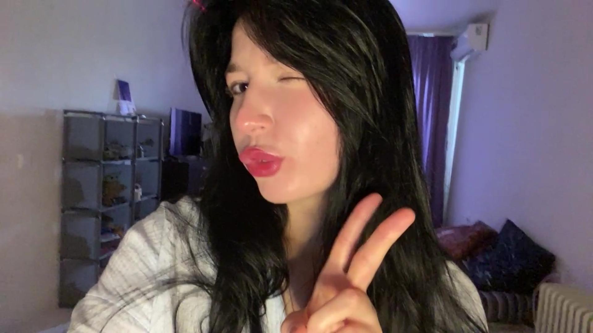Image of cam model MertieDasinger from XloveCam