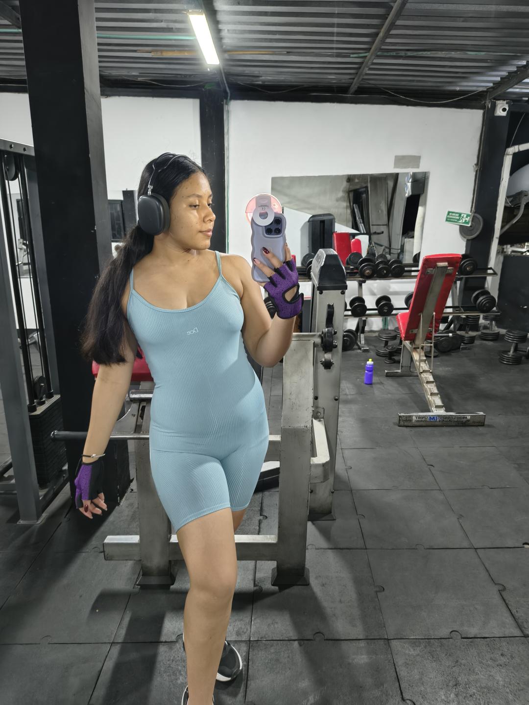 Image of cam model MarilynHills from XloveCam