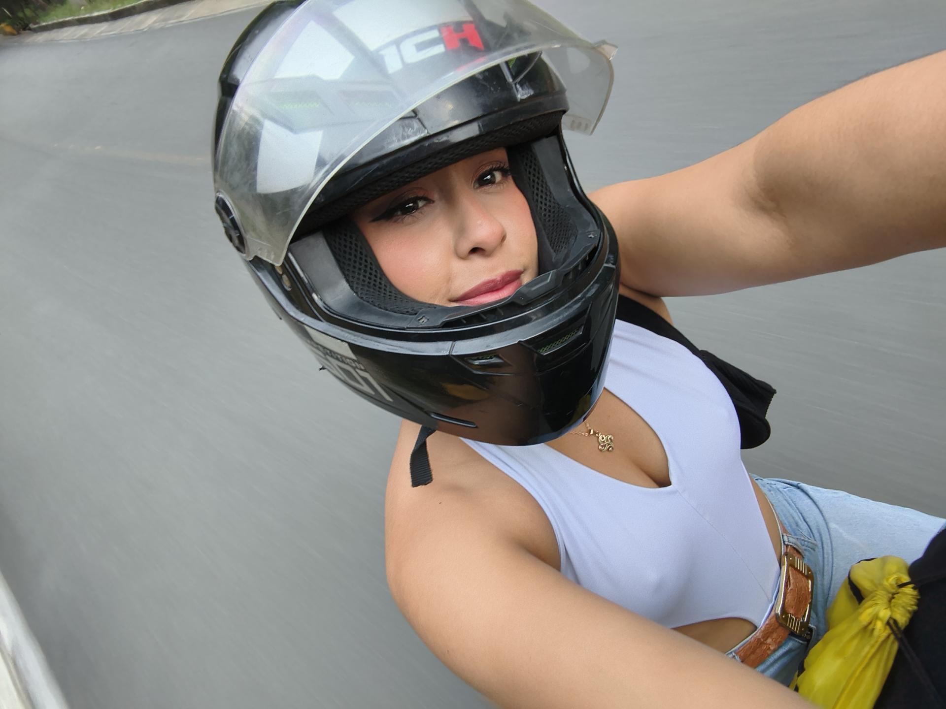 Image of cam model MarilynHills from XloveCam