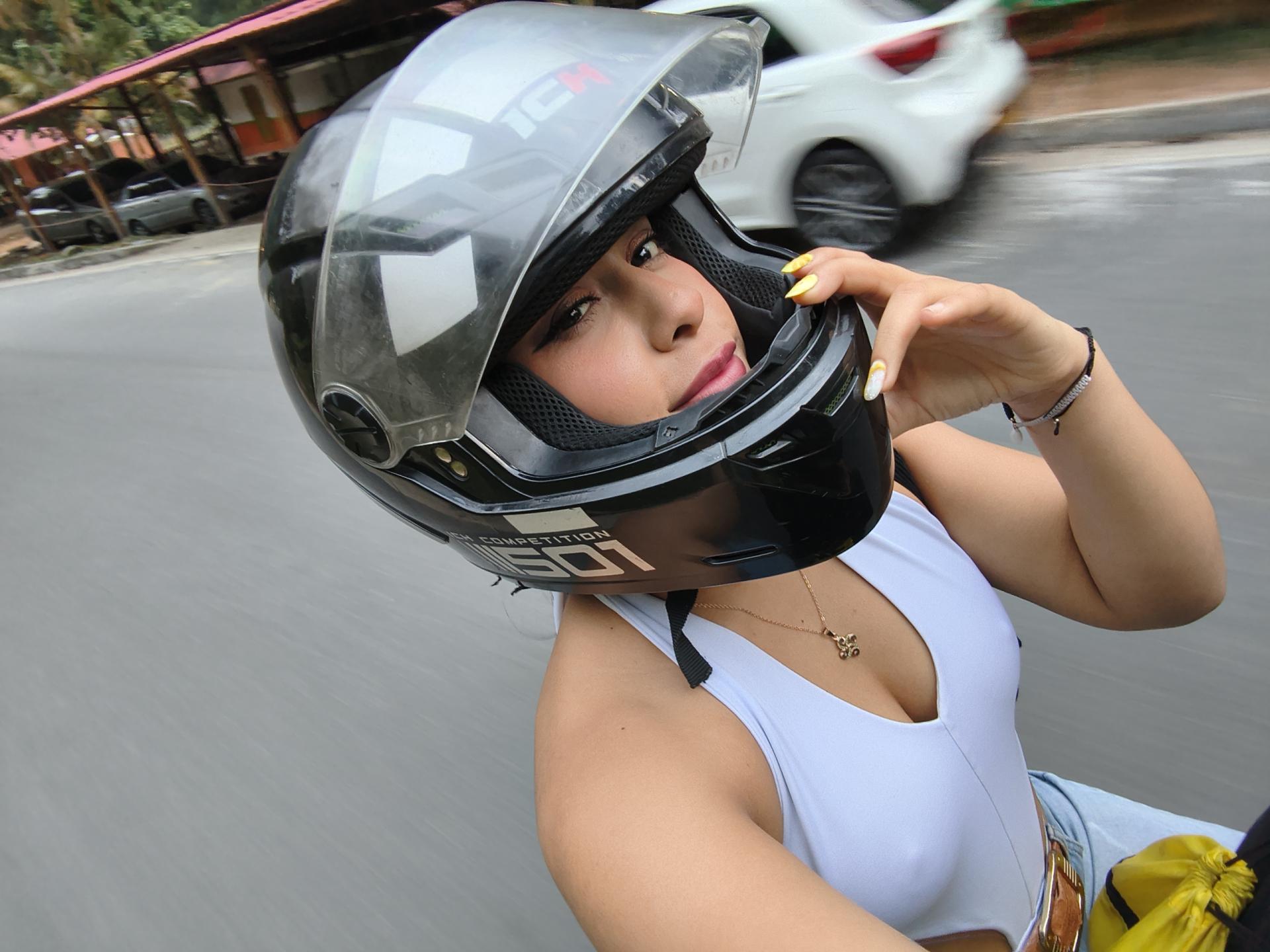 Image of cam model MarilynHills from XloveCam
