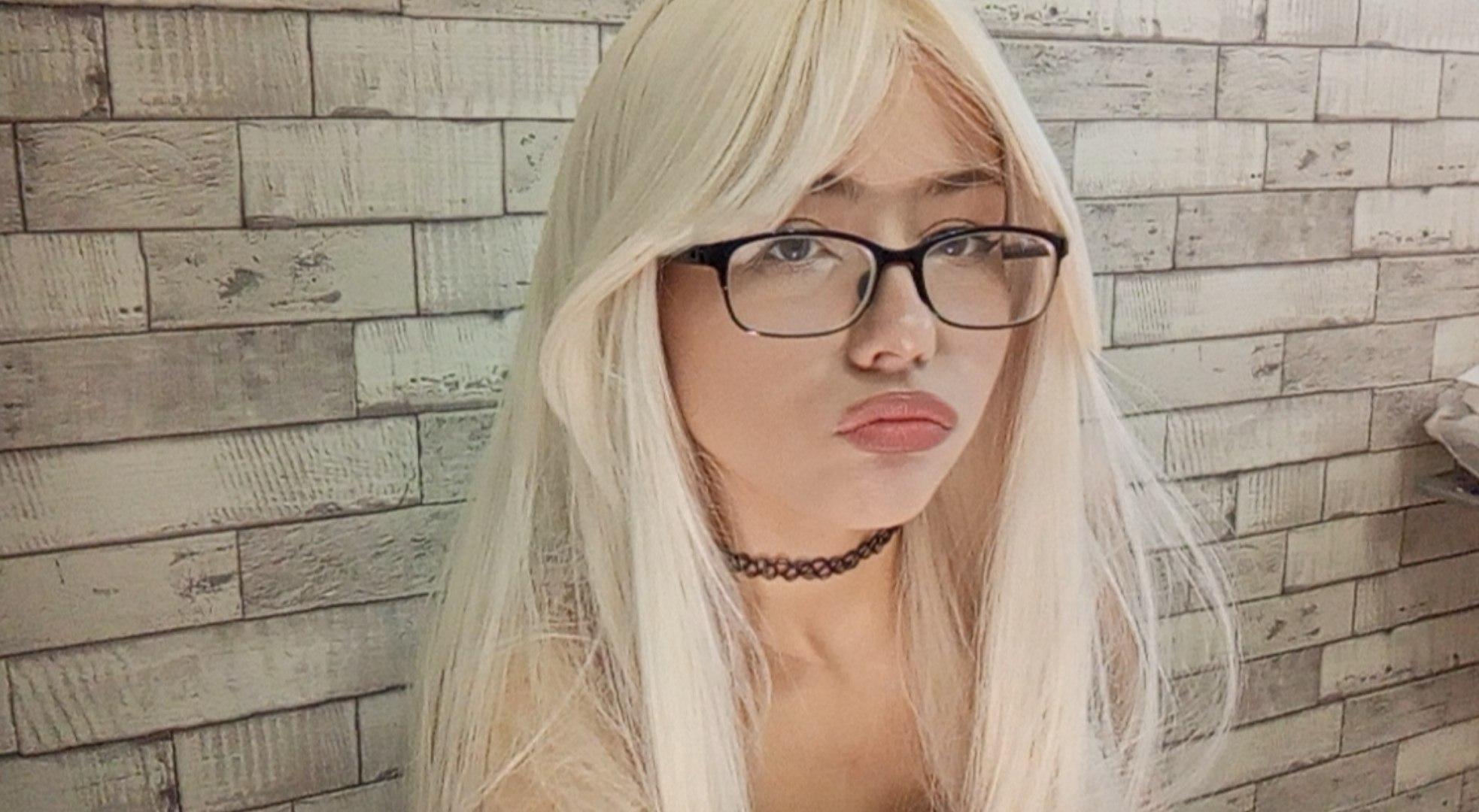 Image of cam model EileneSzala from XloveCam