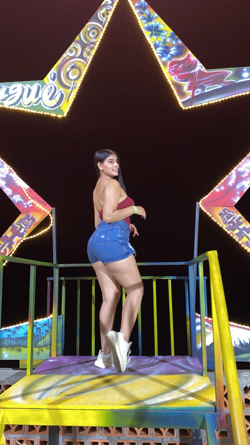 Image of cam model AlaraKey from XloveCam