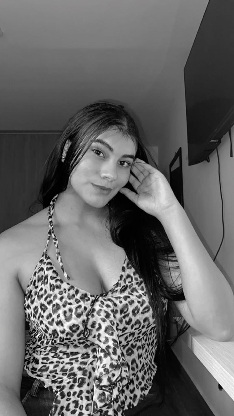 Image of cam model AlaraKey from XloveCam