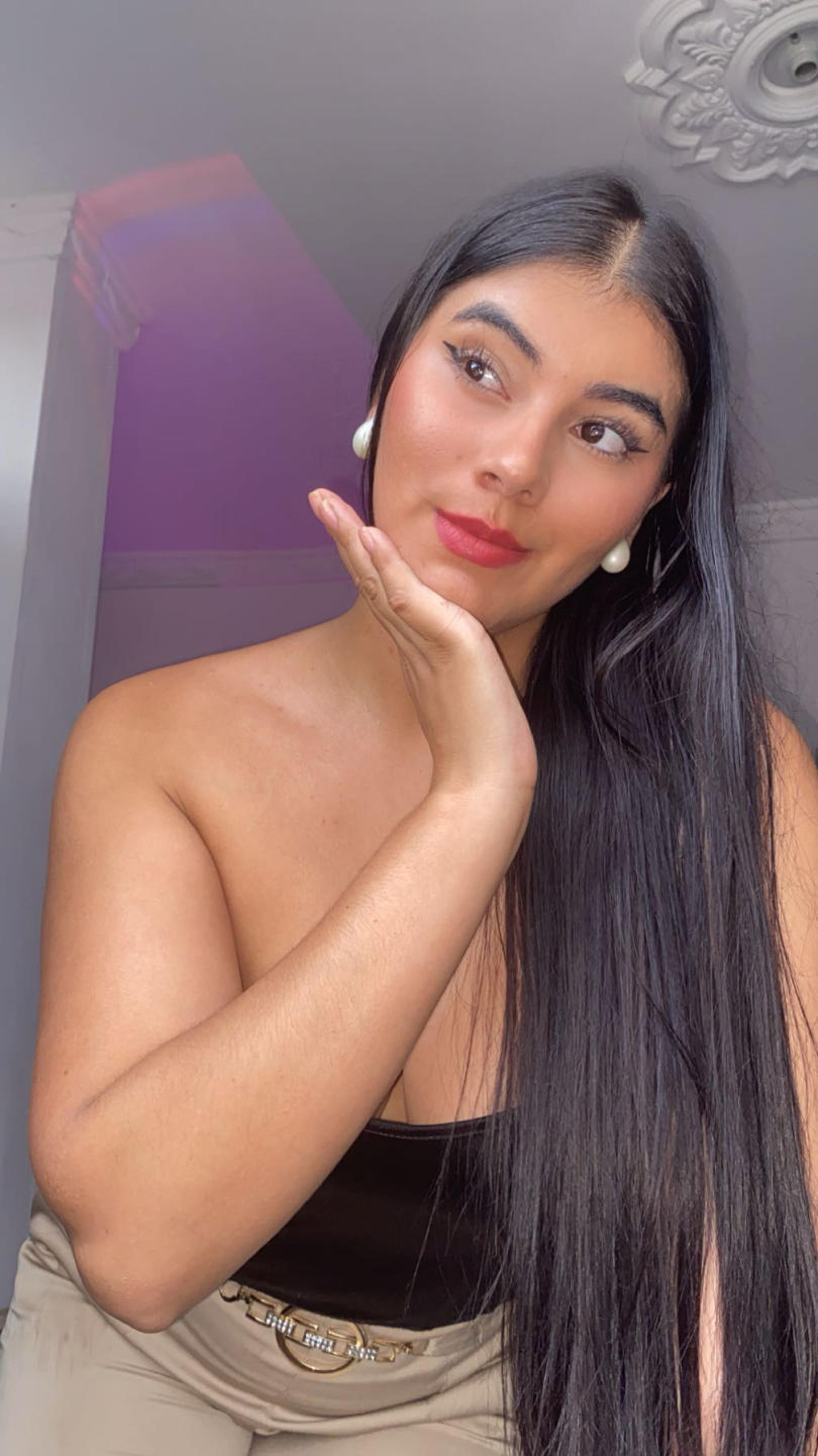 Image of cam model AlaraKey from XloveCam