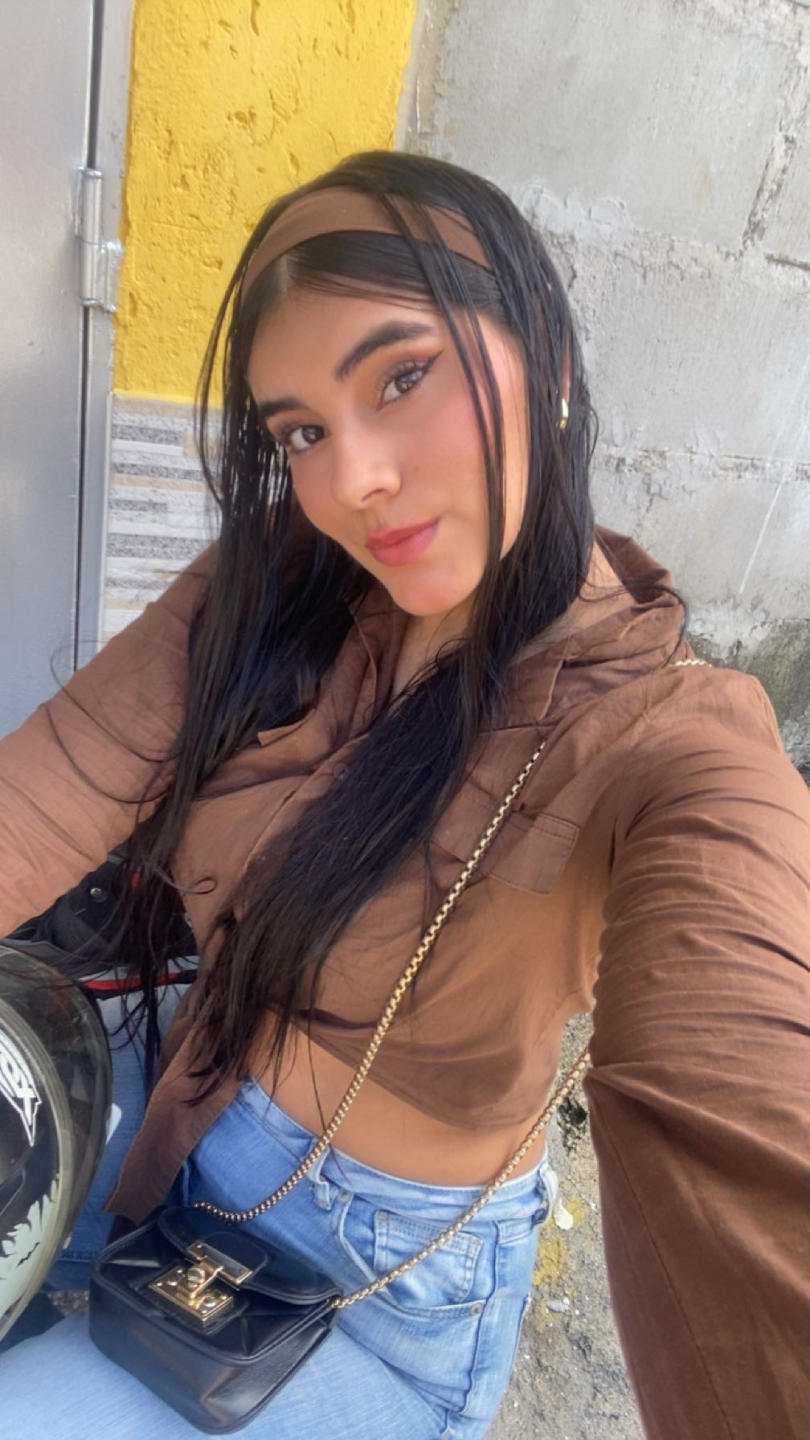 Image of cam model AlaraKey from XloveCam
