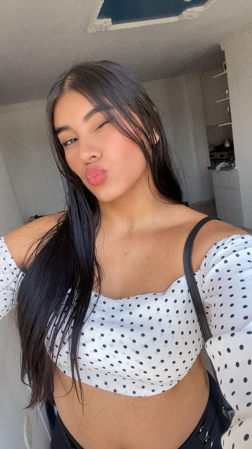 Image of cam model AlaraKey from XloveCam