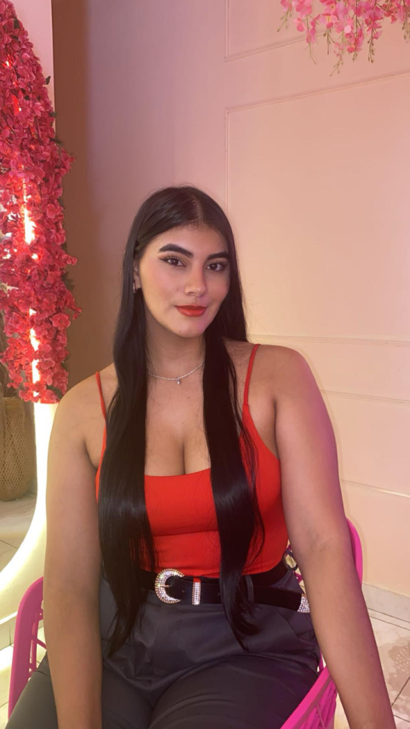 Image of cam model AlaraKey from XloveCam