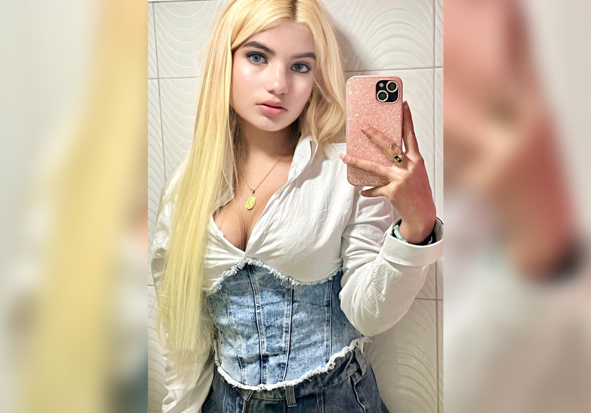 Image of cam model SabrinaColle from XloveCam