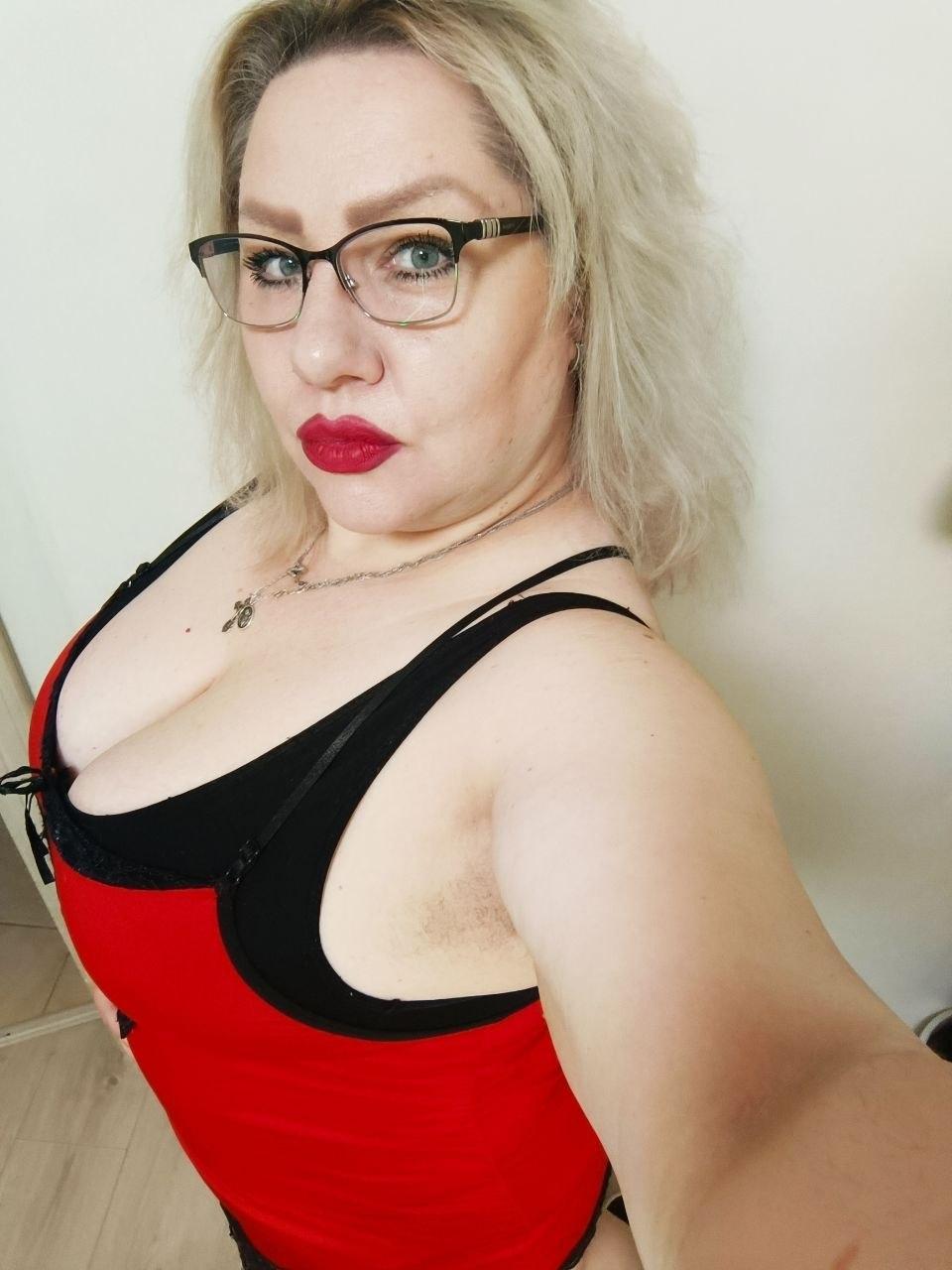 Image of cam model AngelinaGlam from XloveCam