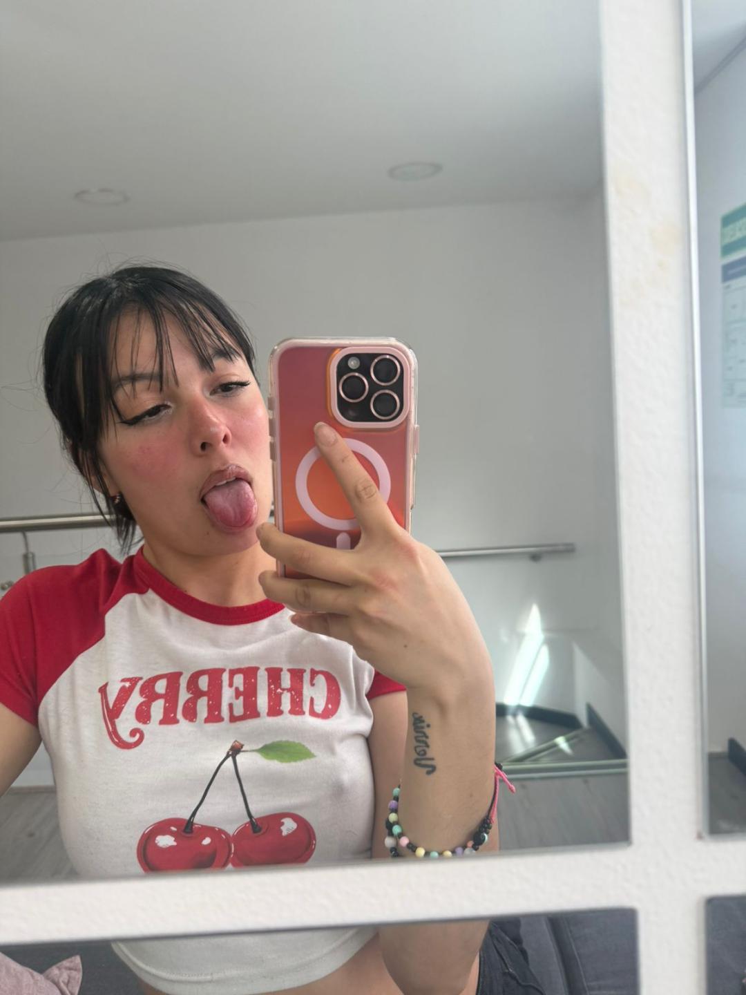 Image of cam model ValerieNoiir from XloveCam