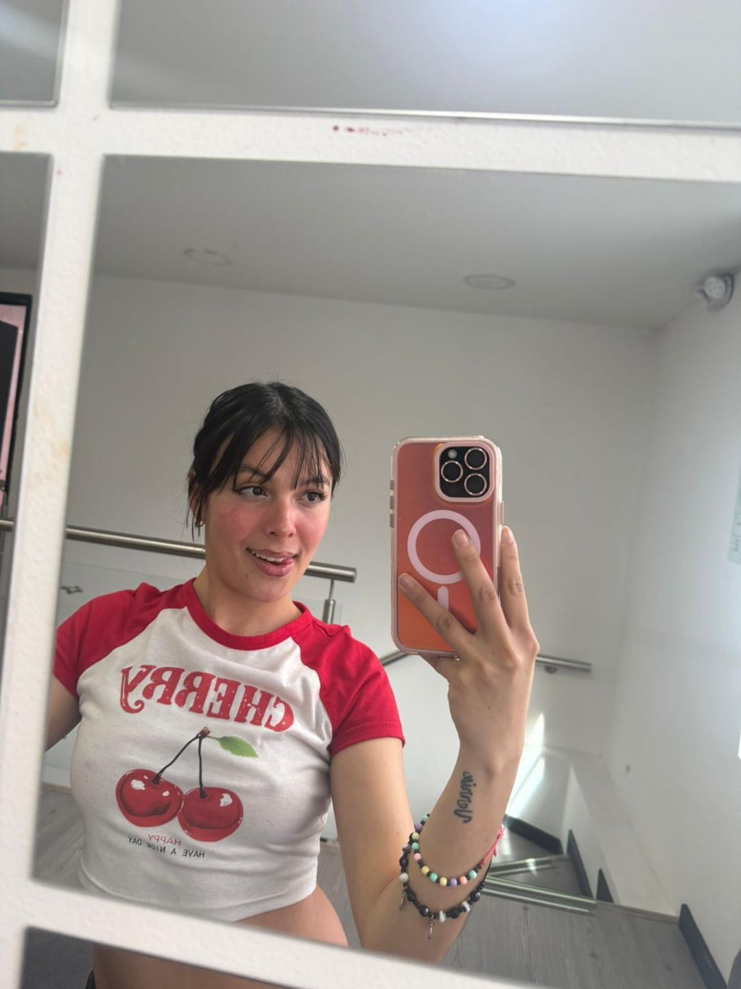 Image of cam model ValerieNoiir from XloveCam