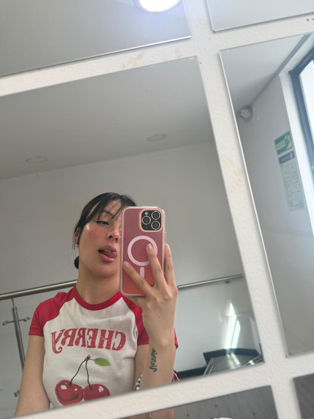 Image of cam model ValerieNoiir from XloveCam