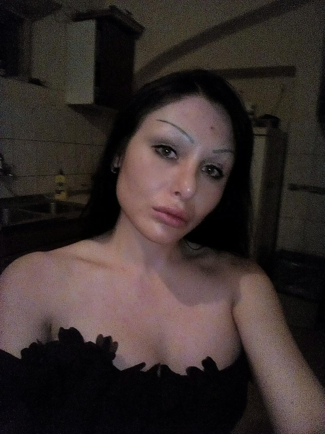 Image of cam model OllieInteresting (ValeriyaInteresting) from XloveCam