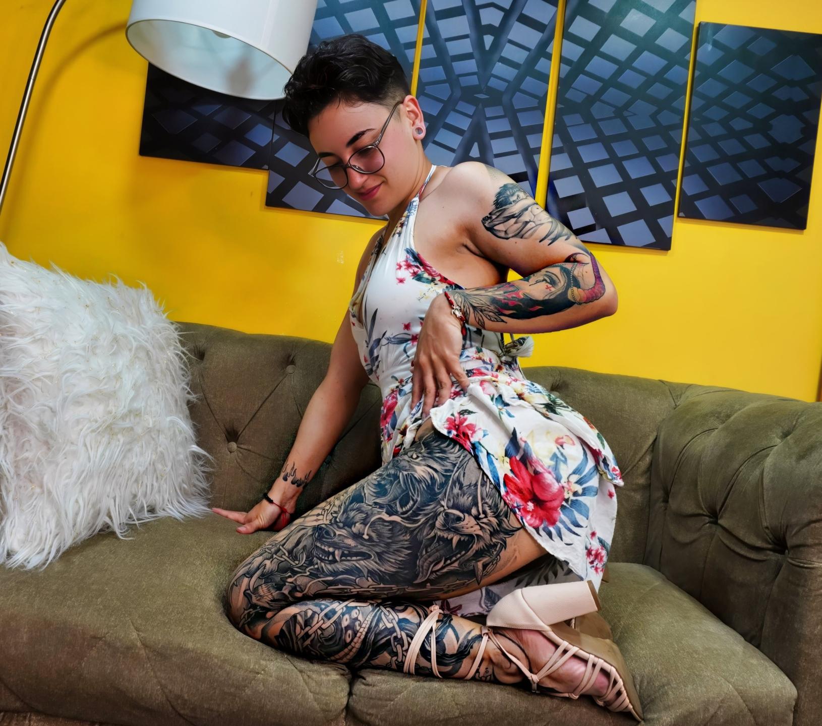 Image of cam model ConnieJonnes from XloveCam