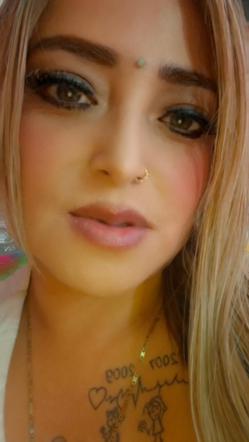 Image of cam model AlessadraJoness from XloveCam