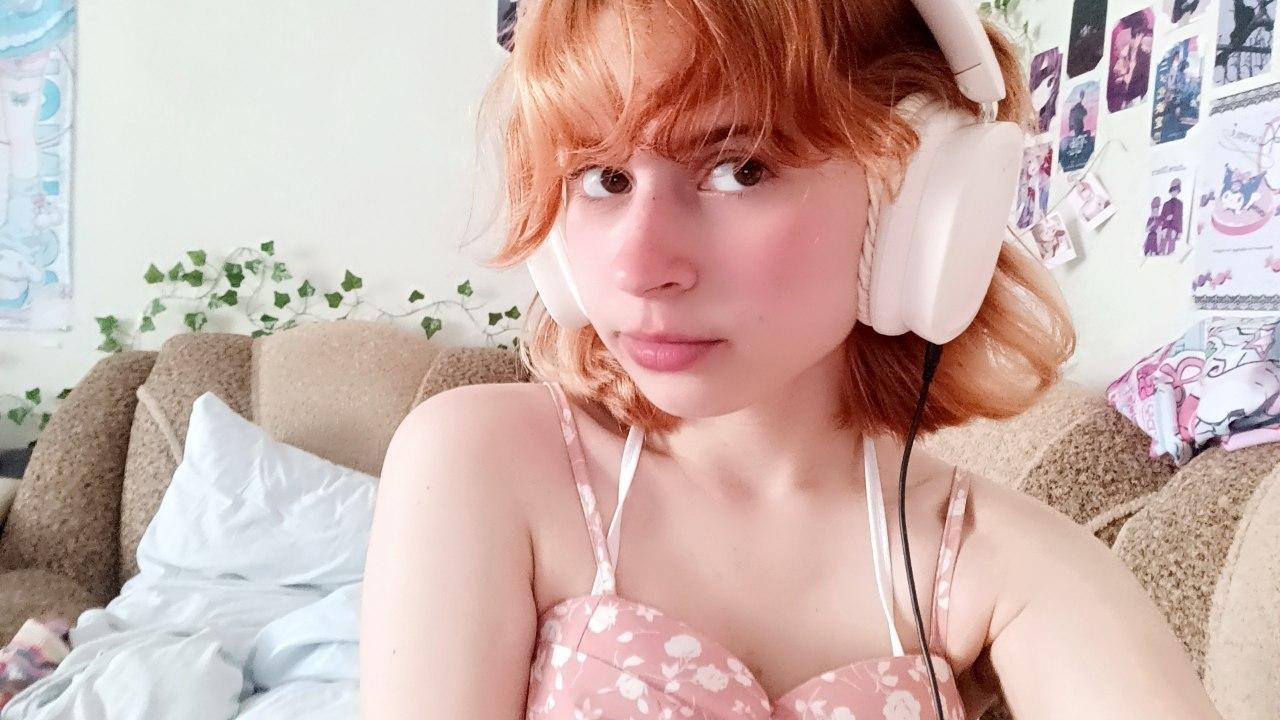 Image of cam model MireilleSpotwood from XloveCam