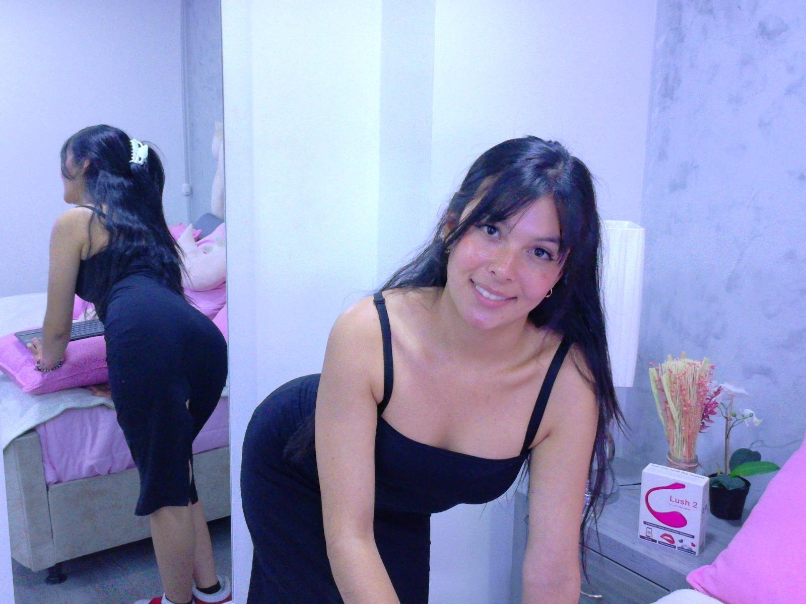 Image of cam model ValerieNoiir from XloveCam