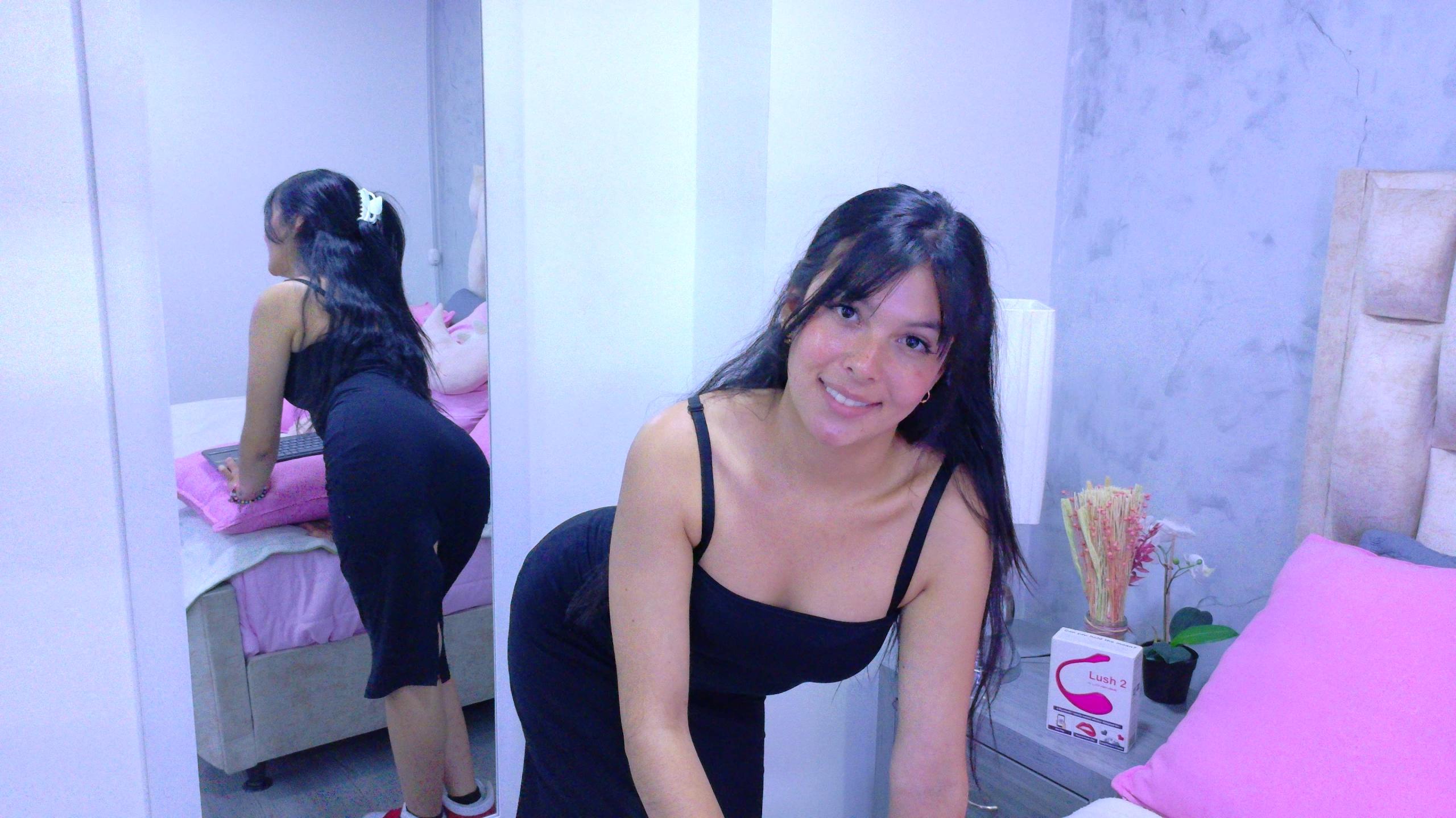 Image of cam model ValerieNoiir from XloveCam