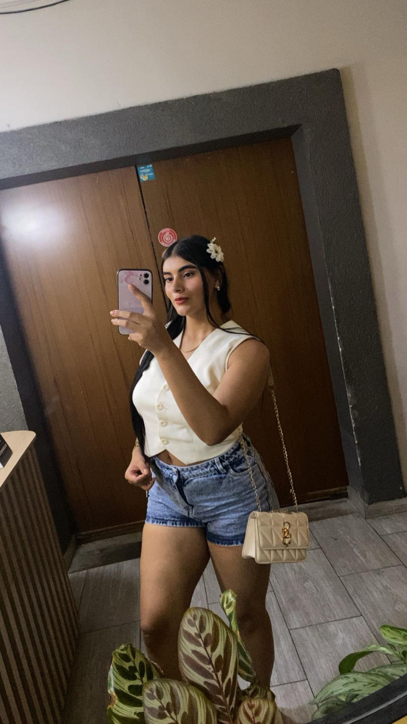 Image of cam model AlaraKey from XloveCam