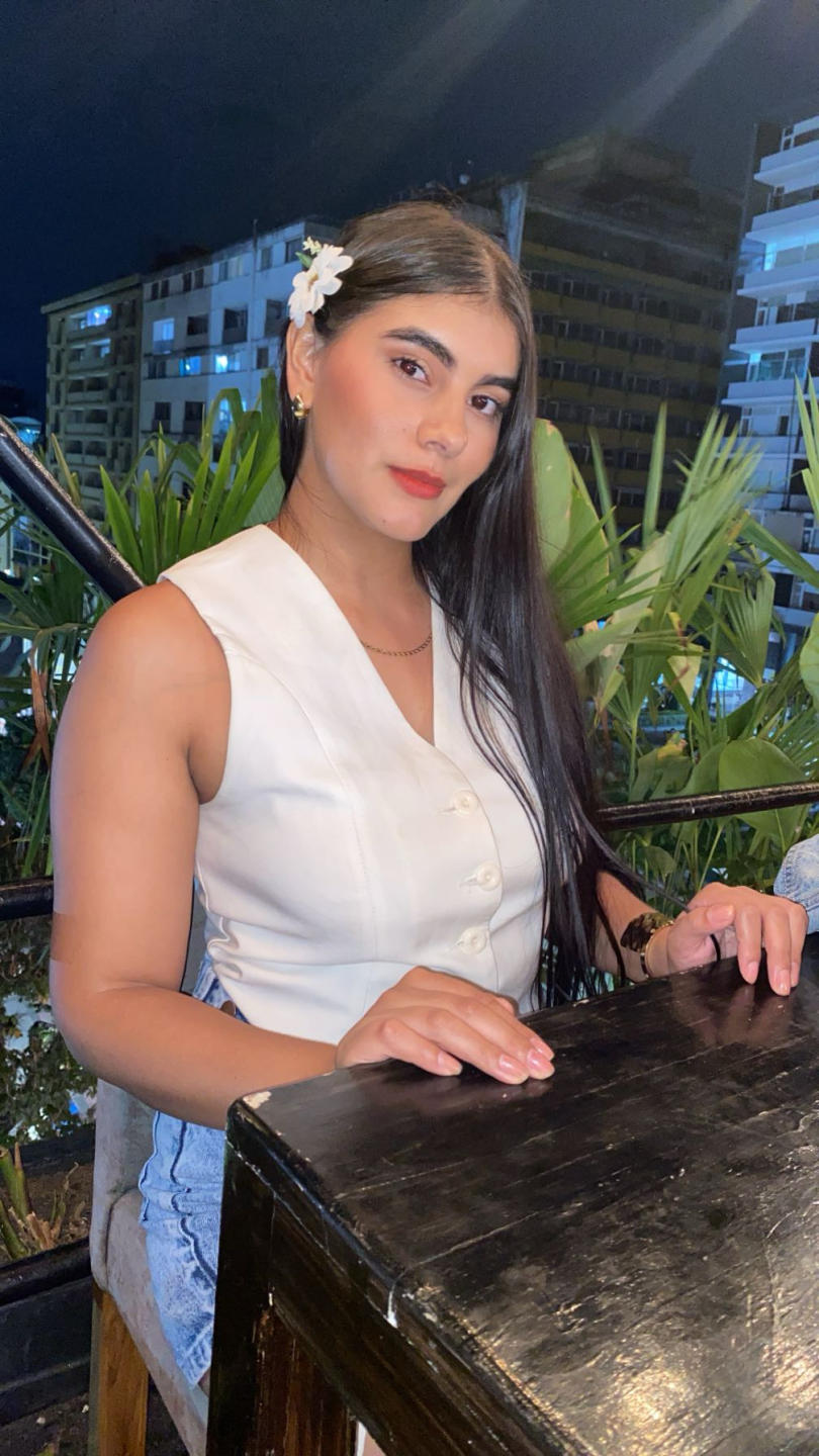 Image of cam model AlaraKey from XloveCam