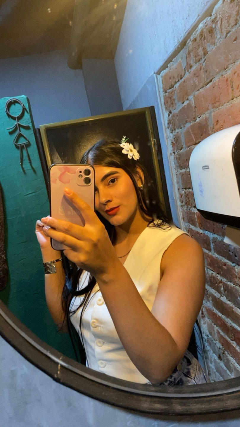 Image of cam model AlaraKey from XloveCam