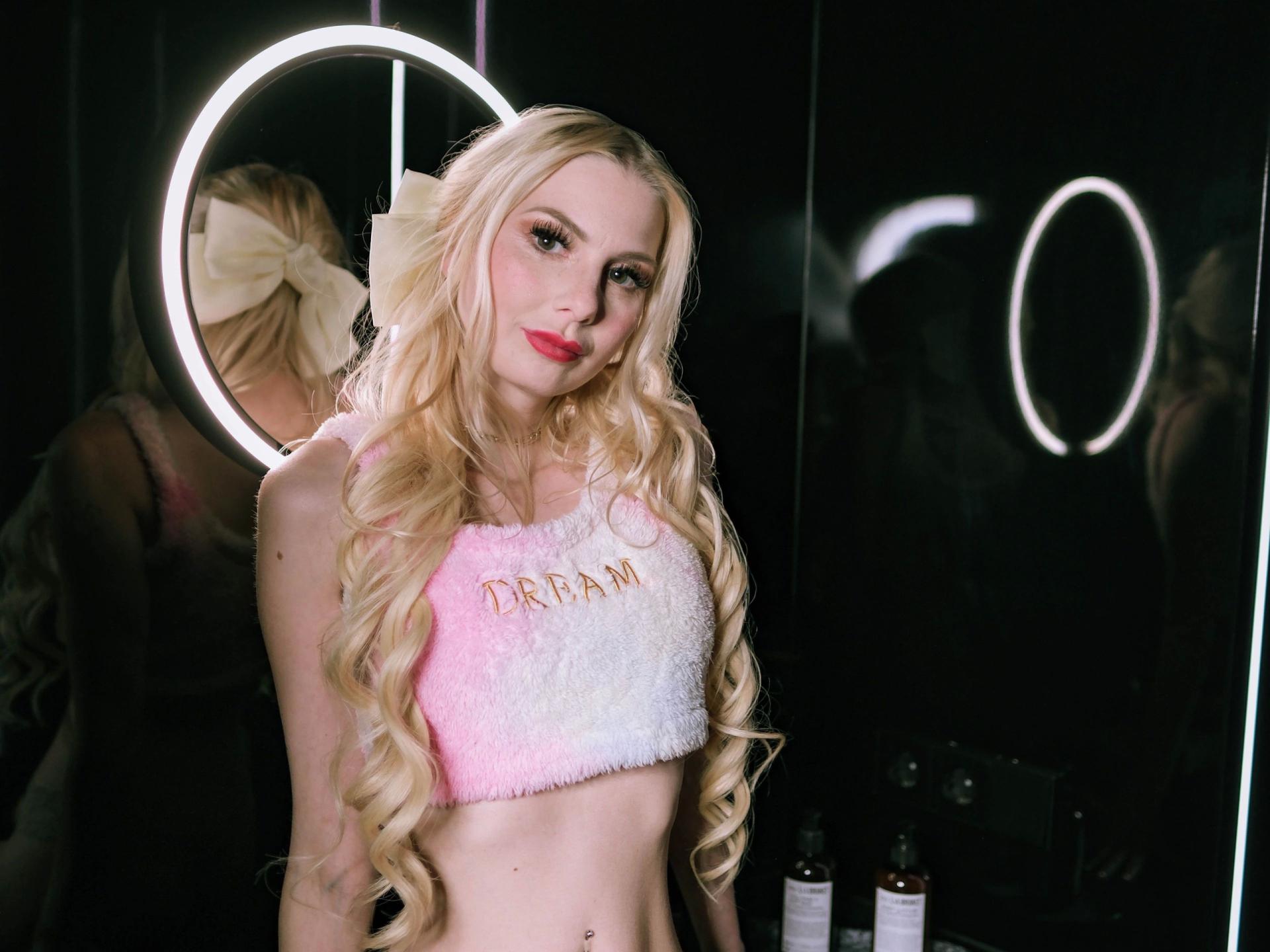 Image of cam model JolinaWild-hot from XloveCam