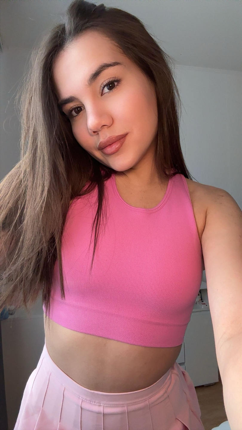 Image of cam model SantinaSchaumberg from XloveCam