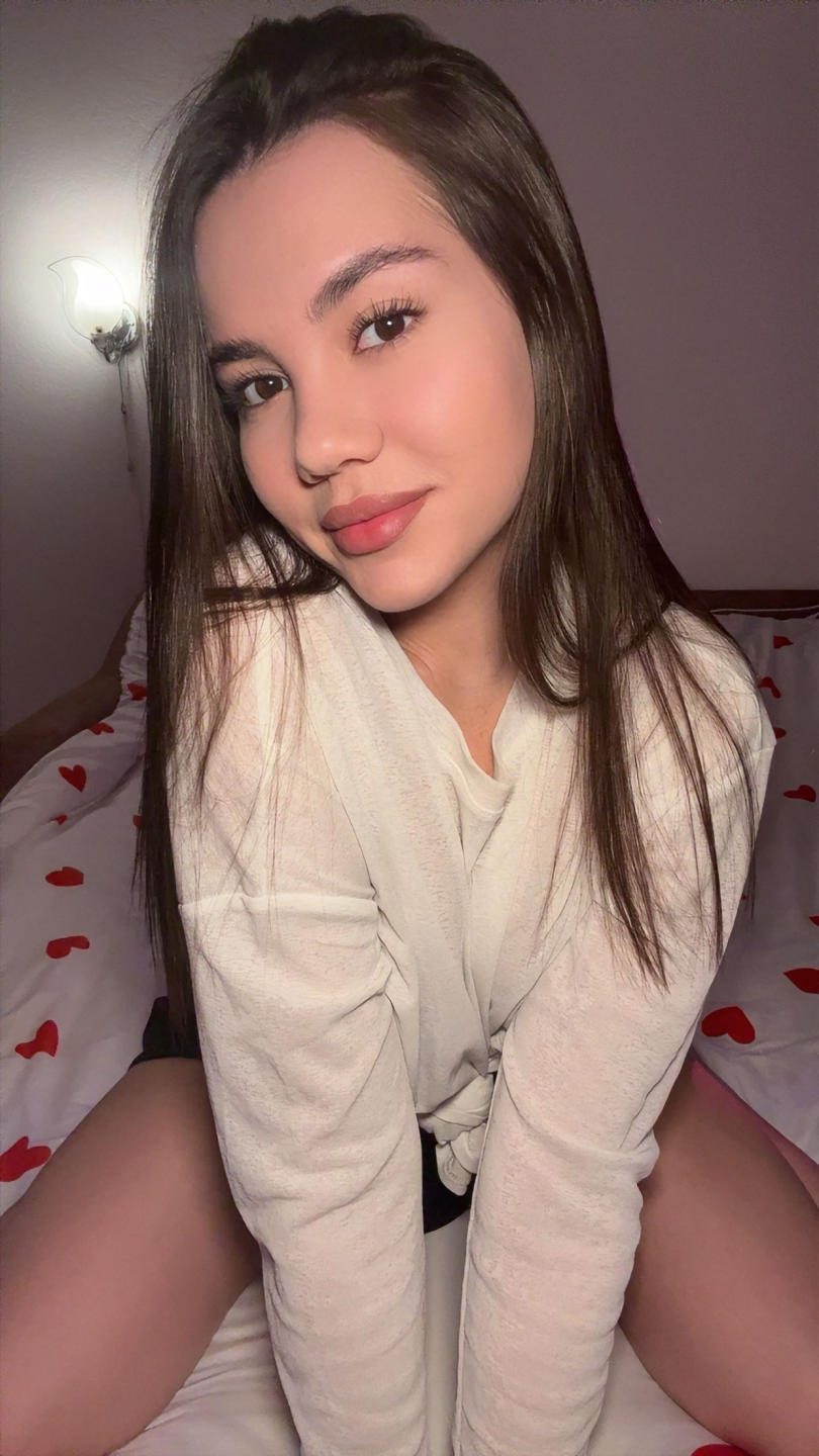 Image of cam model SantinaSchaumberg from XloveCam