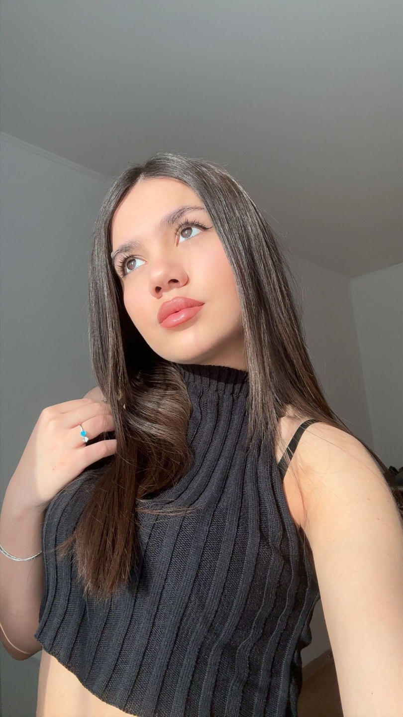Image of cam model SantinaSchaumberg from XloveCam