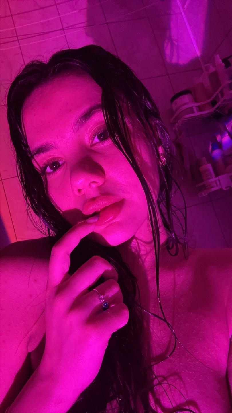 Image of cam model SantinaSchaumberg from XloveCam