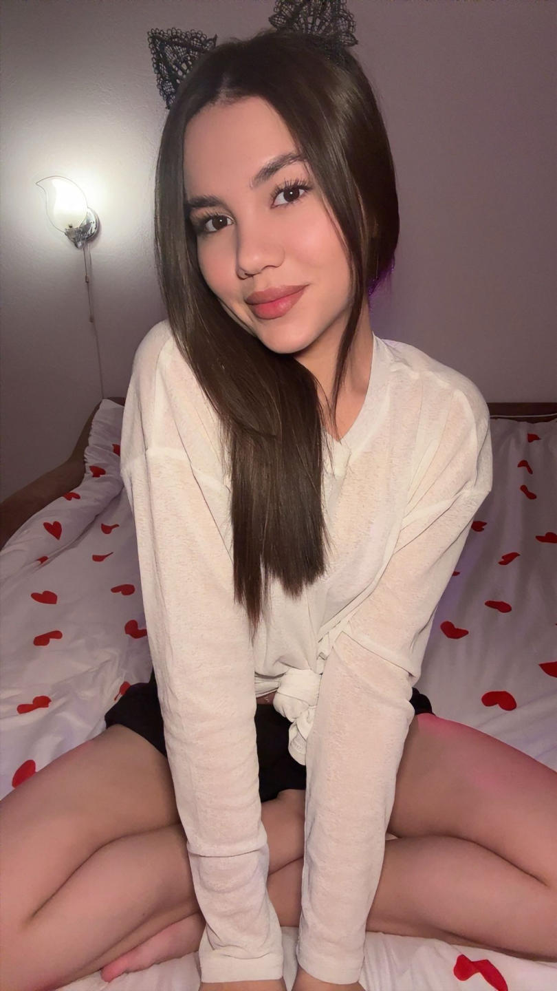 Image of cam model SantinaSchaumberg from XloveCam