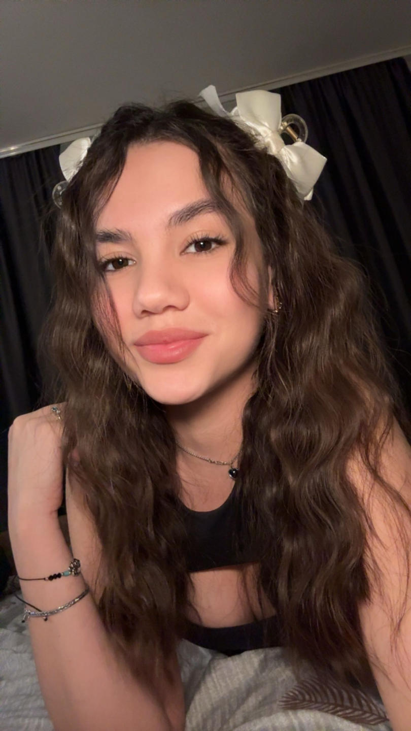 Image of cam model SantinaSchaumberg from XloveCam