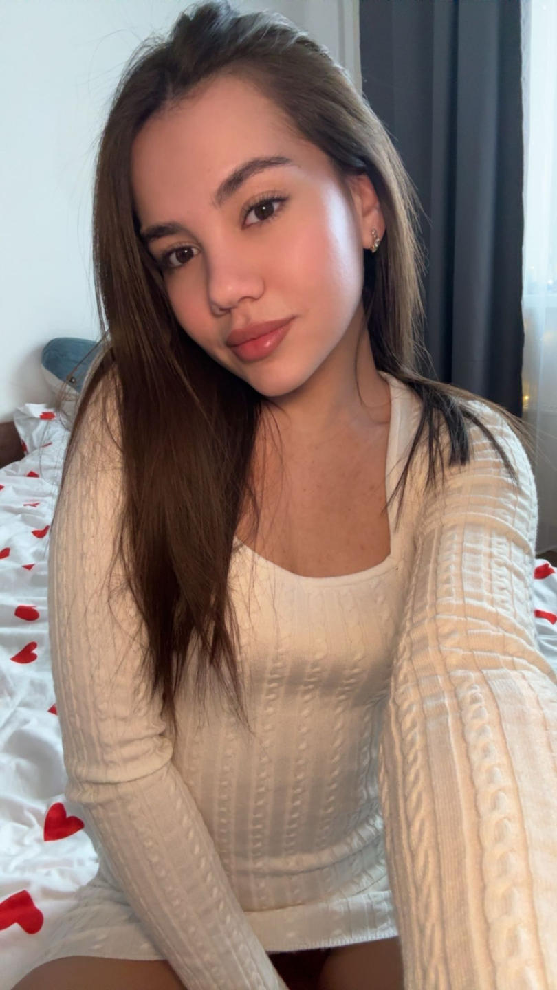 Image of cam model SantinaSchaumberg from XloveCam
