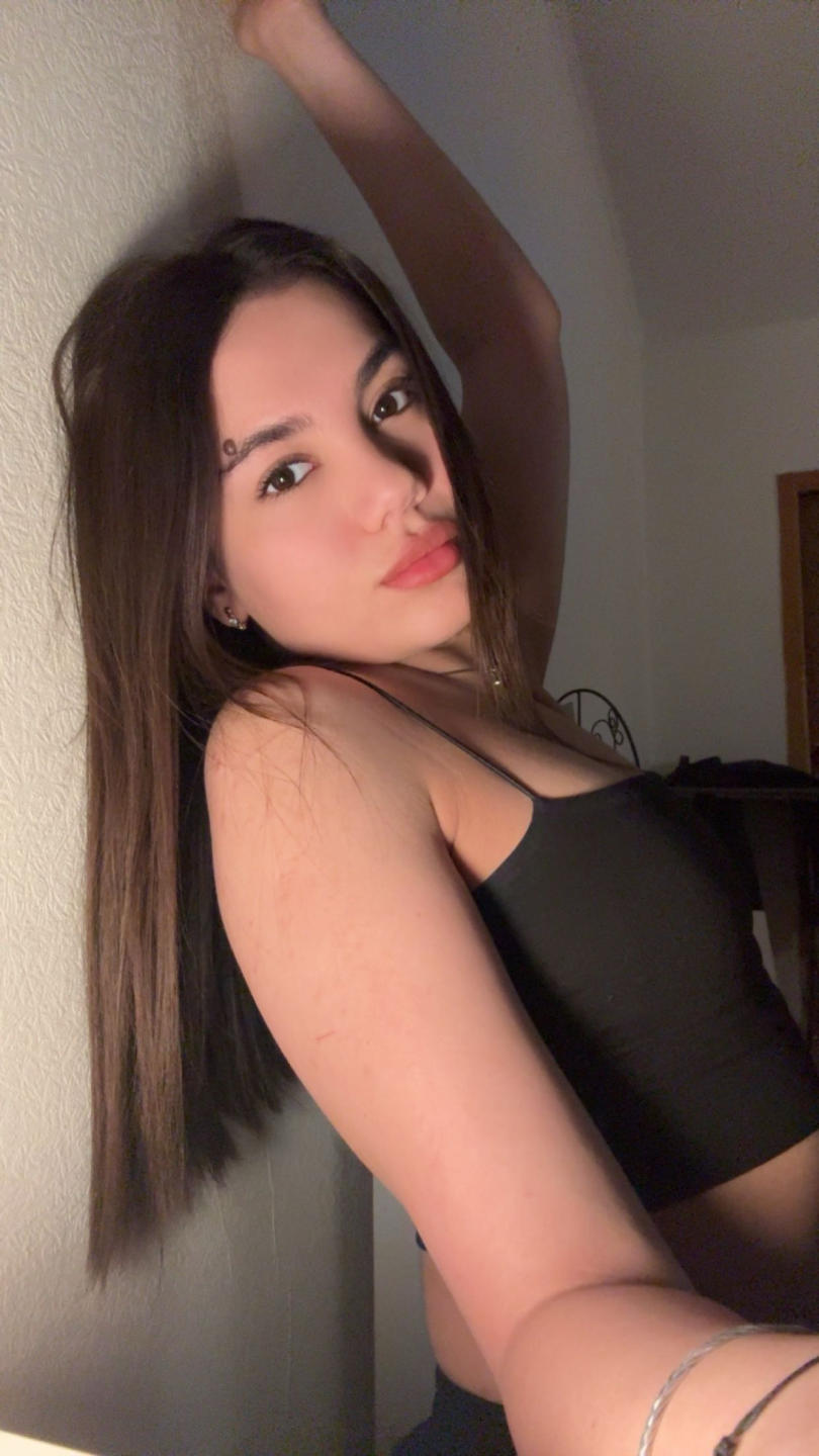 Image of cam model SantinaSchaumberg from XloveCam