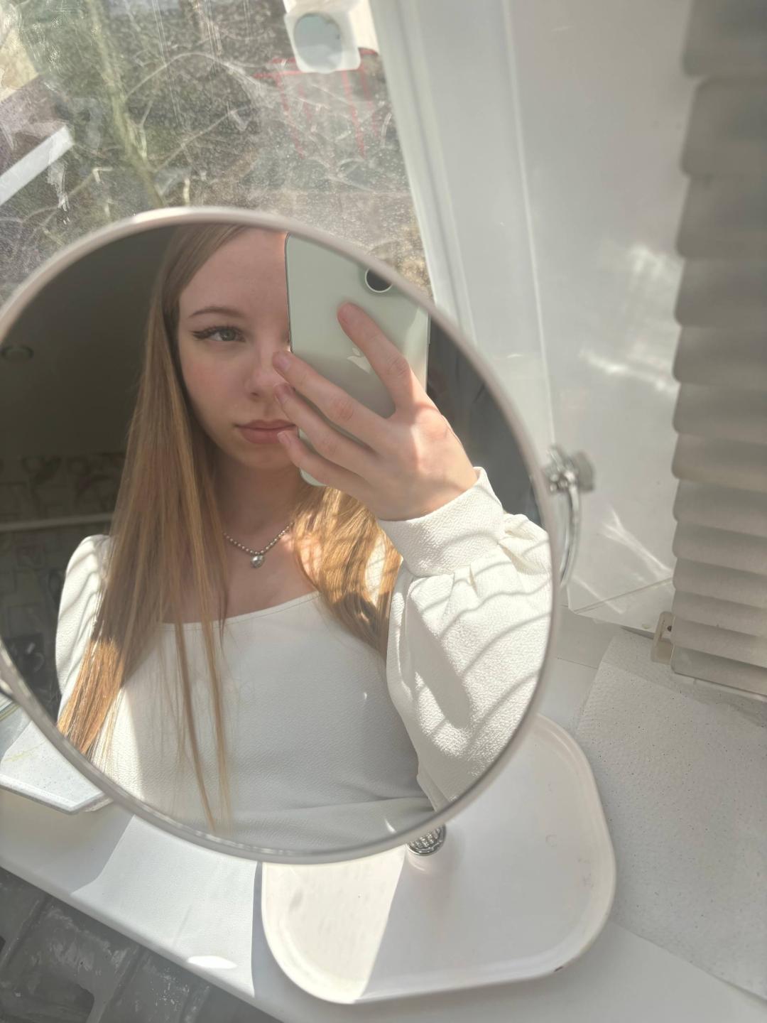 Image of cam model OraliaBeecken from XloveCam