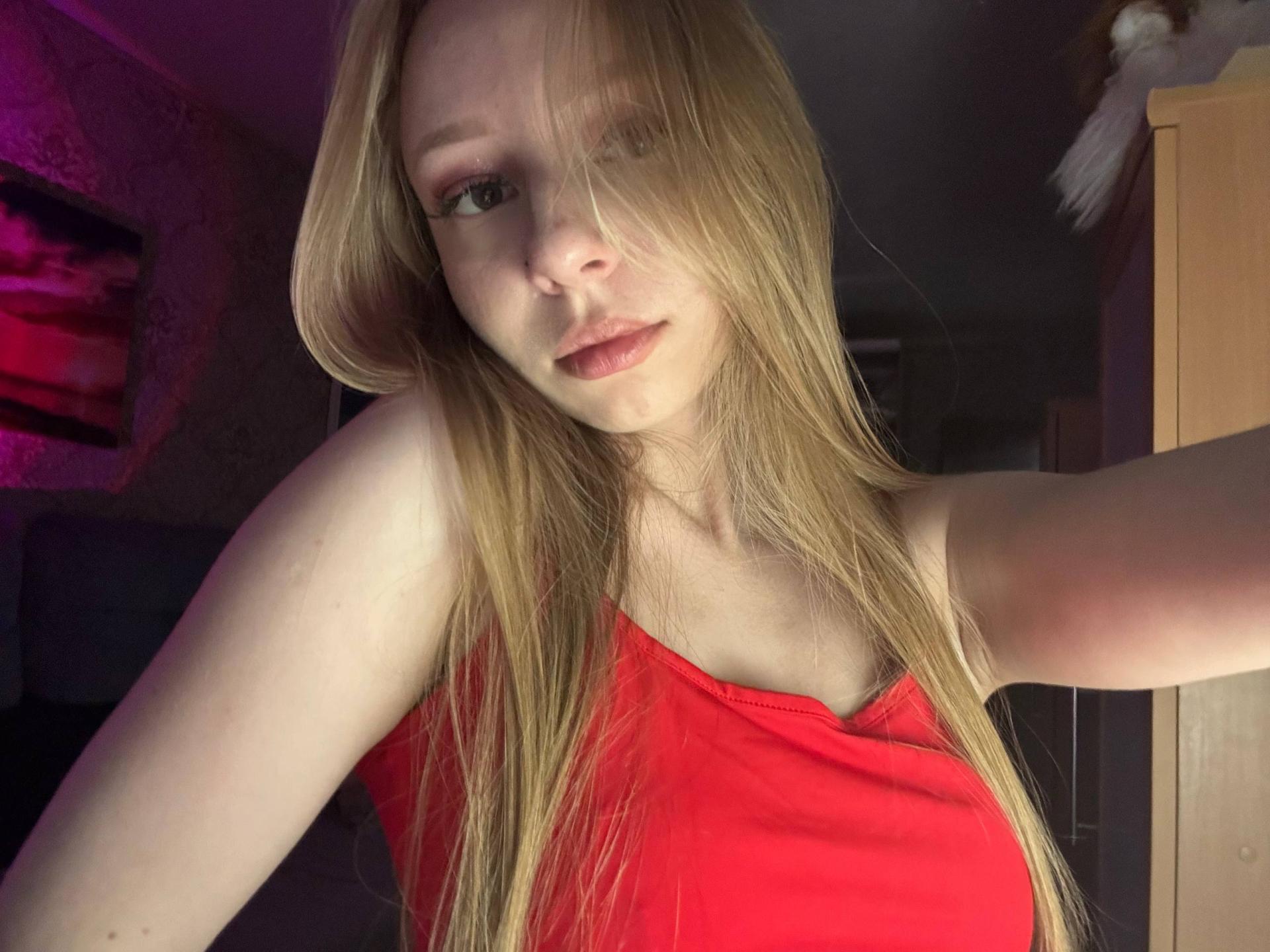 Image of cam model OraliaBeecken from XloveCam