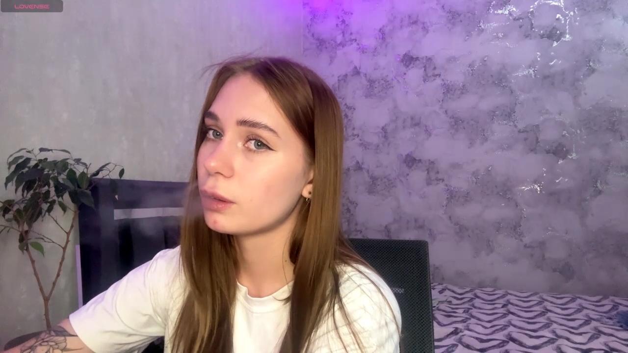 Image of cam model MyrleShriver from XloveCam