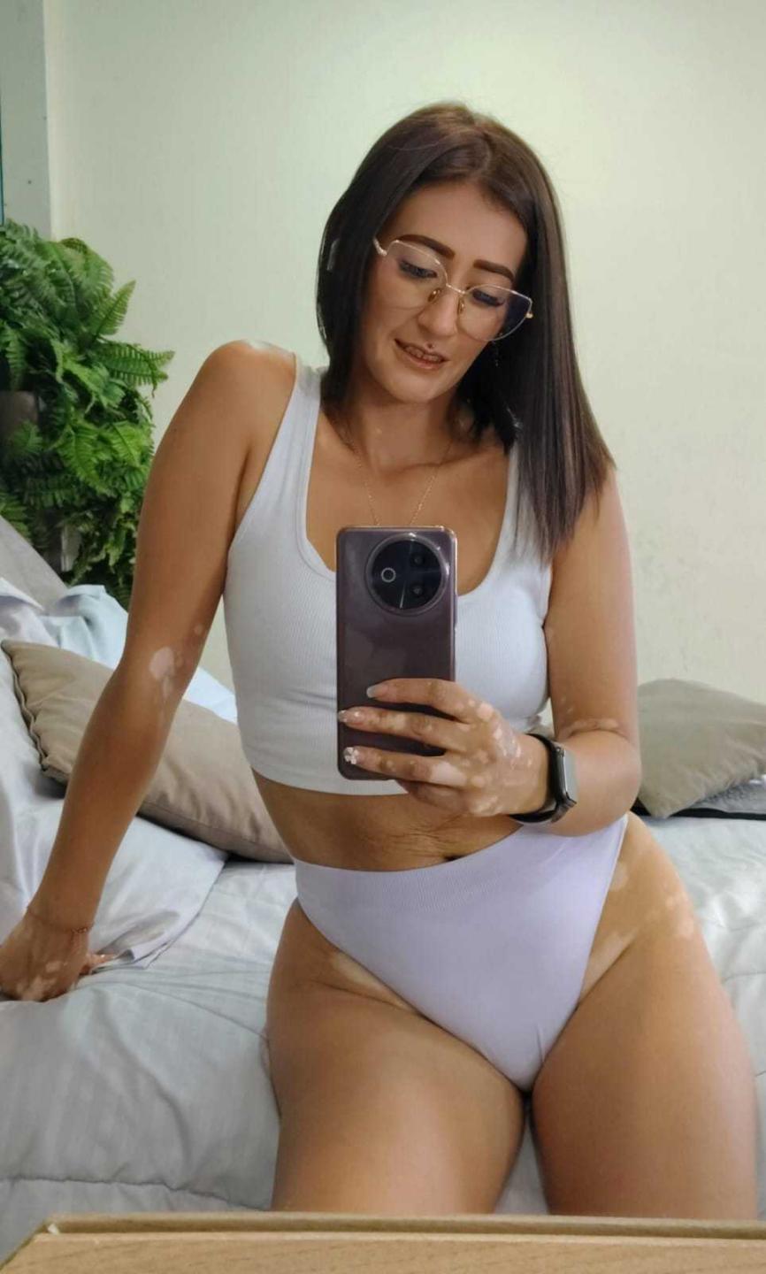 Image of cam model SharissWilliam from XloveCam
