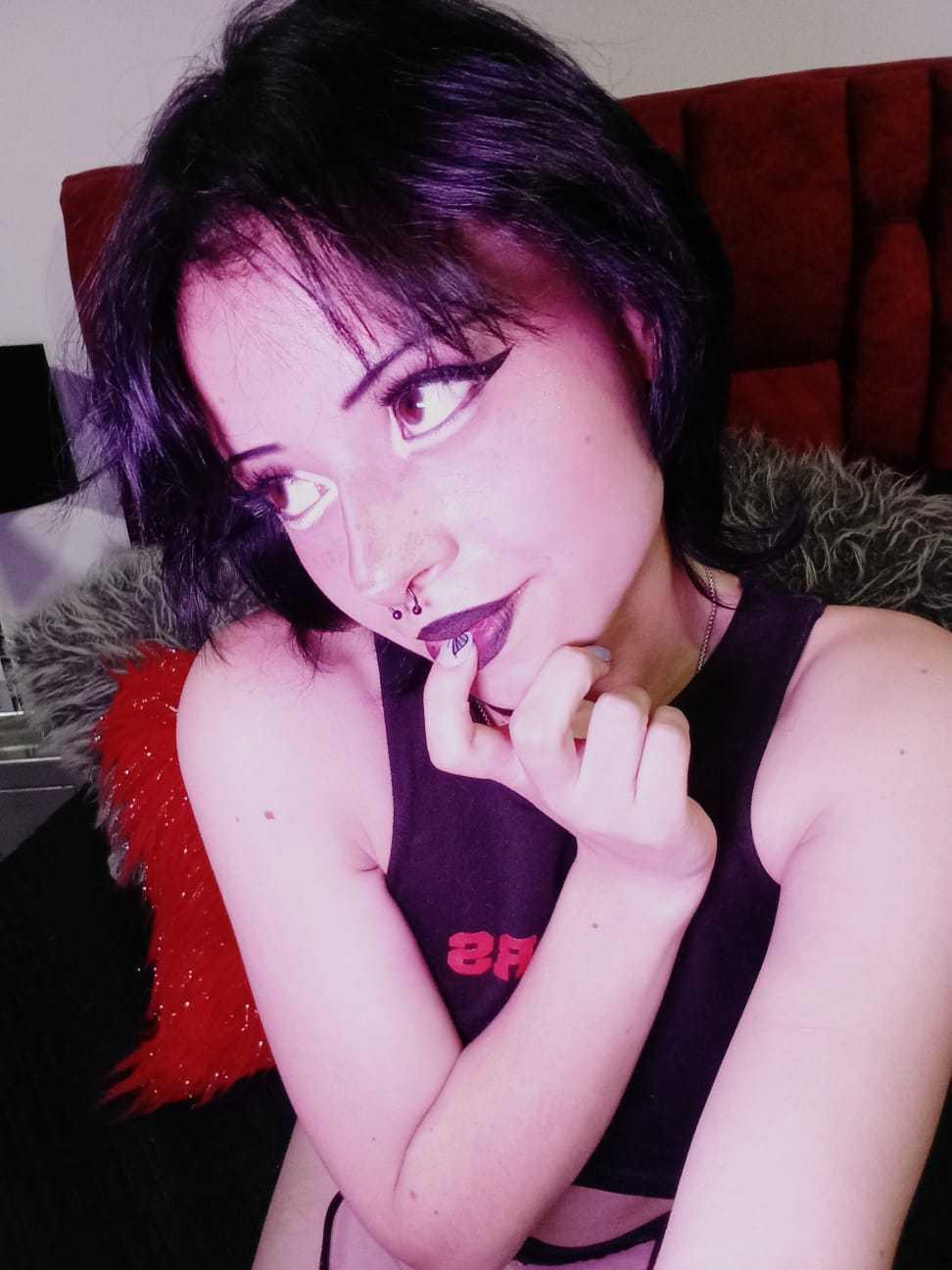 Image of cam model ViolettClay from XloveCam